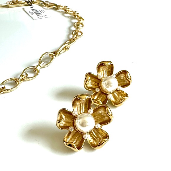 TALBOTS Classic Gold Floral Pearl Earrings | NEW - Picture 4 of 5